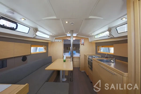 Oceanis 38.1 - Yacht Charter Sailica