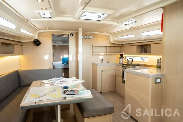 Oceanis 40.1 - Yacht Charter Sailica