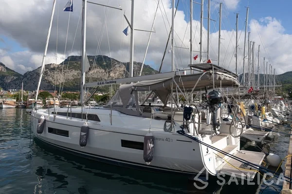 Oceanis 40.1 - Yacht Charter Sailica