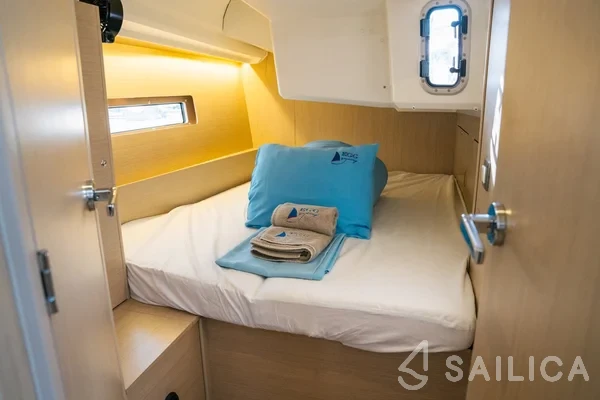 Oceanis 40.1 - Yacht Charter Sailica