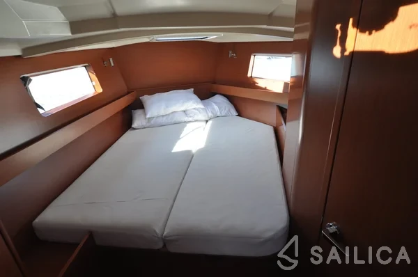 Oceanis 41.1 - Yacht Charter Sailica