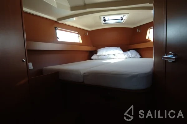 Oceanis 41.1 - Yacht Charter Sailica