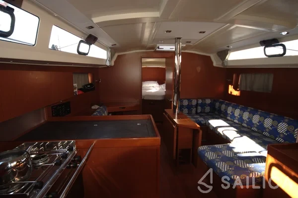 Oceanis 41.1 - Yacht Charter Sailica