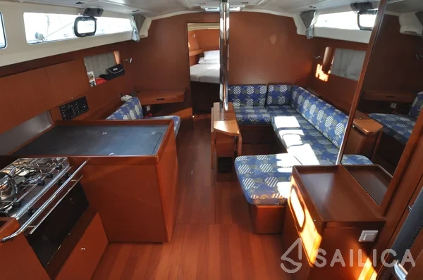 Oceanis 41.1 - Yacht Charter Sailica