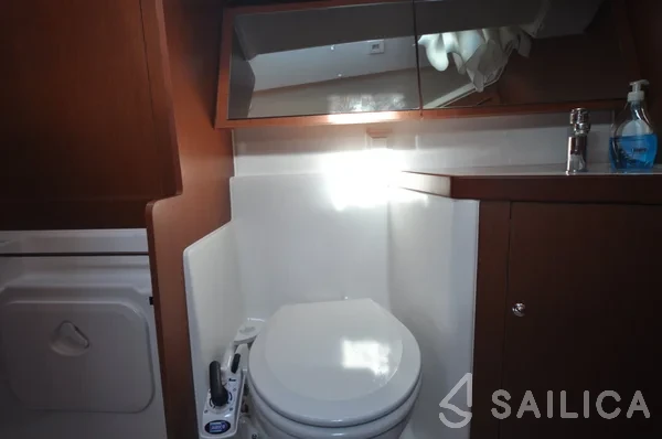 Oceanis 41.1 - Yacht Charter Sailica