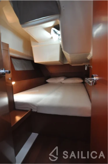 Oceanis 41.1 - Yacht Charter Sailica