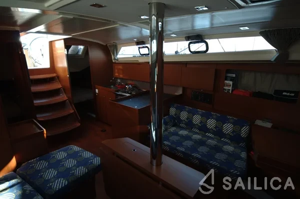 Oceanis 41.1 - Yacht Charter Sailica