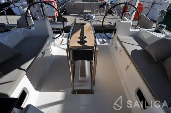 Oceanis 41.1 - Yacht Charter Sailica