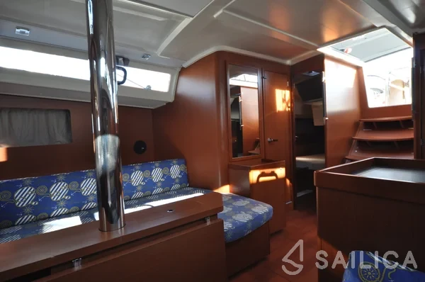 Oceanis 41.1 - Yacht Charter Sailica