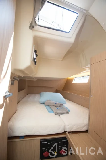 Oceanis 41.1 - Yacht Charter Sailica