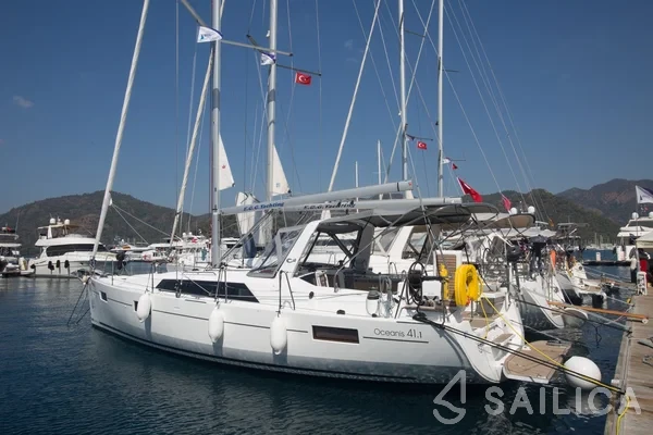 Oceanis 41.1 - Yacht Charter Sailica