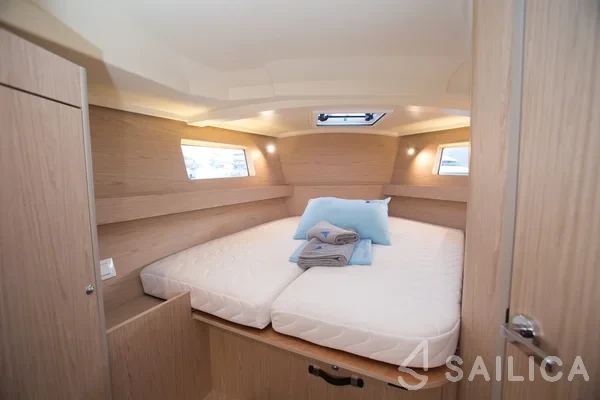 Oceanis 41.1 - Yacht Charter Sailica