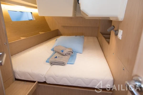 Oceanis 41.1 - Yacht Charter Sailica