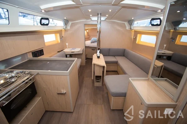 Oceanis 41.1 - Yacht Charter Sailica