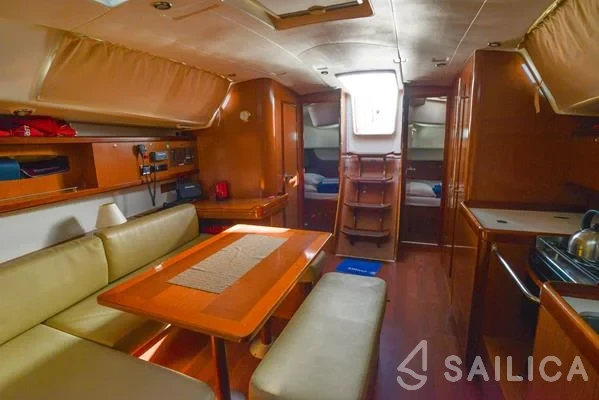 Oceanis 43 - Yacht Charter Sailica