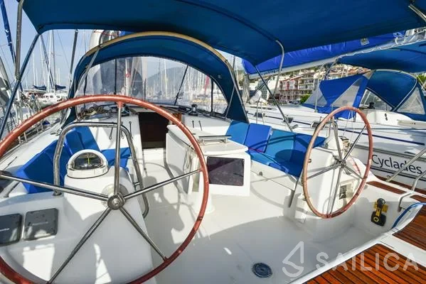 Oceanis 43 - Yacht Charter Sailica