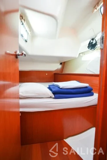 Oceanis 43 - Yacht Charter Sailica
