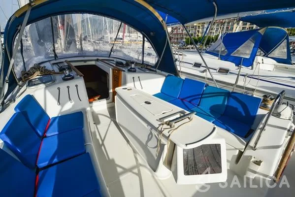 Oceanis 43 - Yacht Charter Sailica