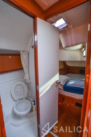 Oceanis 43 - Yacht Charter Sailica