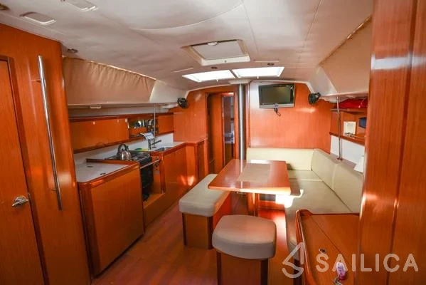 Oceanis 43 - Yacht Charter Sailica