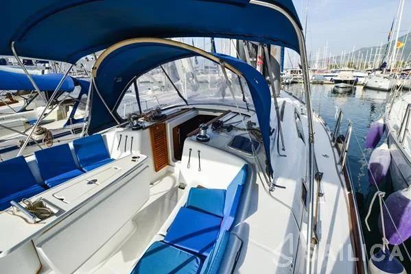 Oceanis 43 - Yacht Charter Sailica