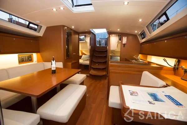 Oceanis 45 - Yacht Charter Sailica