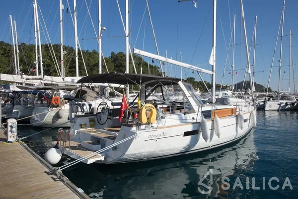 Oceanis 45 - Yacht Charter Sailica