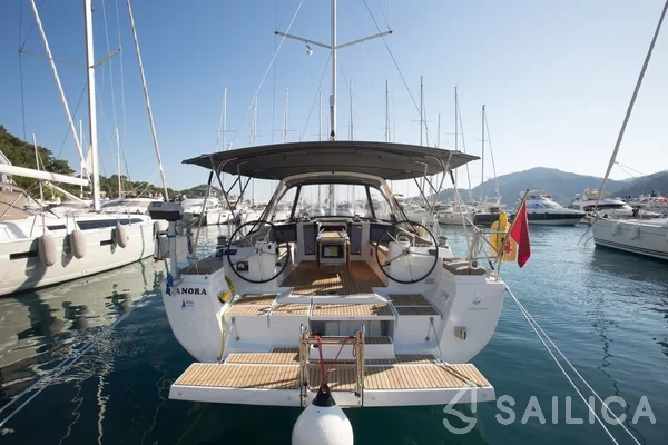 Oceanis 45 - Yacht Charter Sailica