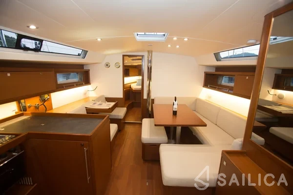 Oceanis 45 - Yacht Charter Sailica