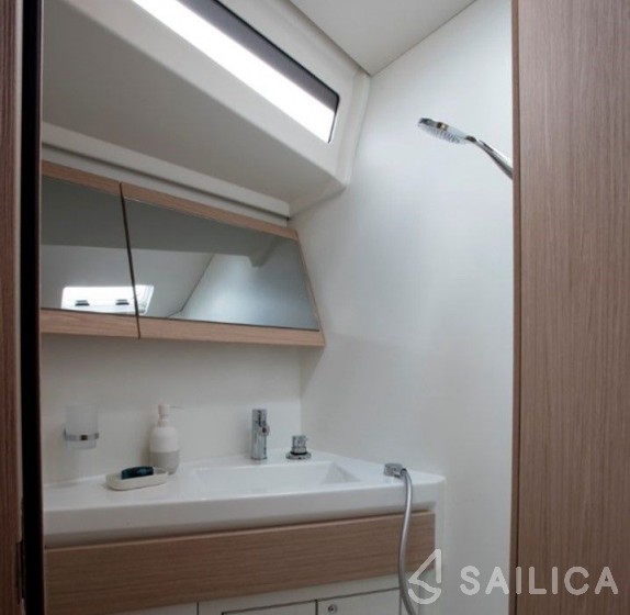 Oceanis 46.1 - Yacht Charter Sailica