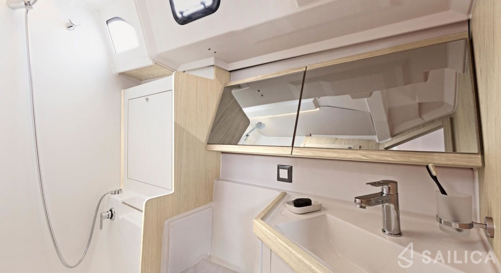 Oceanis 46.1 - Yacht Charter Sailica
