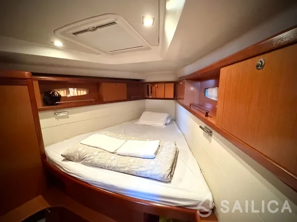Oceanis 46 - Yacht Charter Sailica