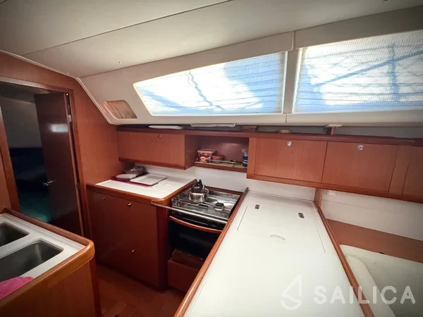 Oceanis 46 - Yacht Charter Sailica