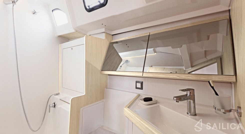 Oceanis 46.1 - Yacht Charter Sailica