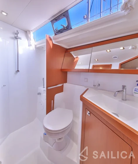 Oceanis 48 - Yacht Charter Sailica
