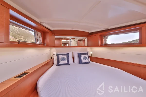 Oceanis 48 - Yacht Charter Sailica