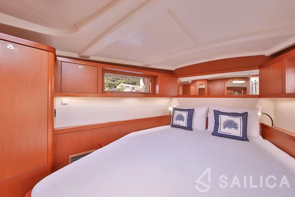 Oceanis 48 - Yacht Charter Sailica