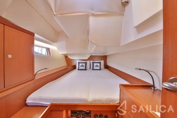 Oceanis 48 - Yacht Charter Sailica