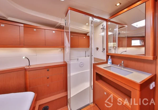 Oceanis 48 - Yacht Charter Sailica