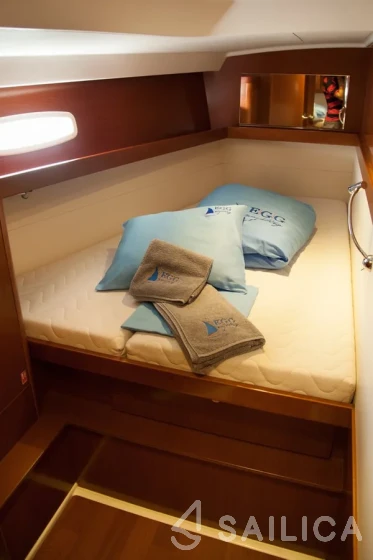 Oceanis 50 Family - Yacht Charter Sailica