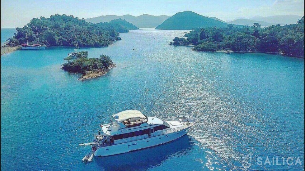 Canados 70 Fly - Yacht Charter Sailica