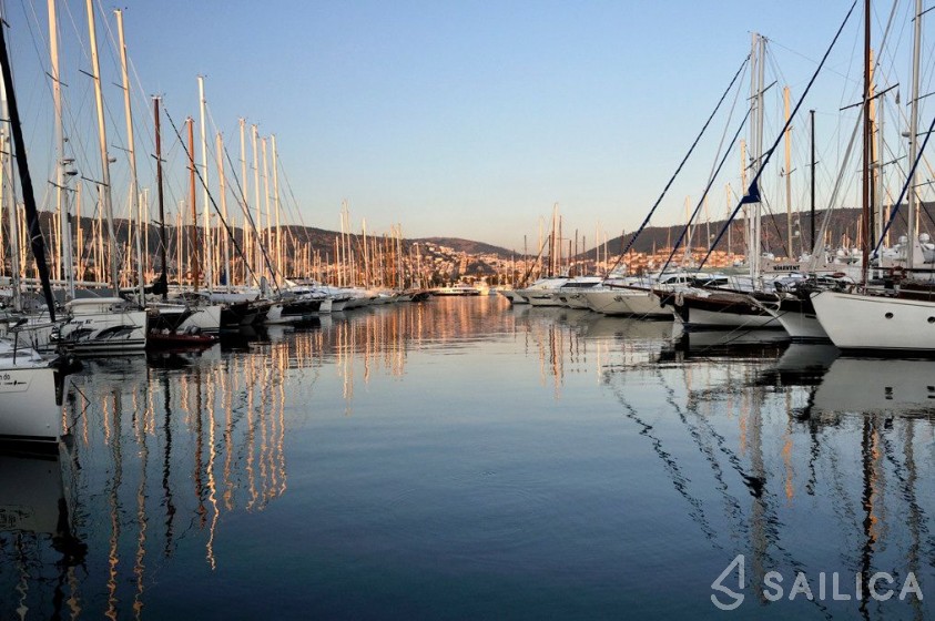 Custom Built - Yacht Charter Sailica