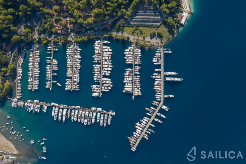 Custom Built - Yacht Charter Sailica