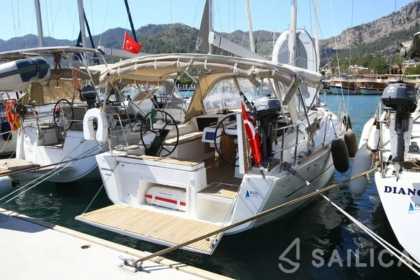 Dufour 360 GL - Yacht Charter Sailica