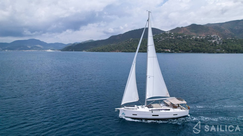 Dufour 430 - Yacht Charter Sailica
