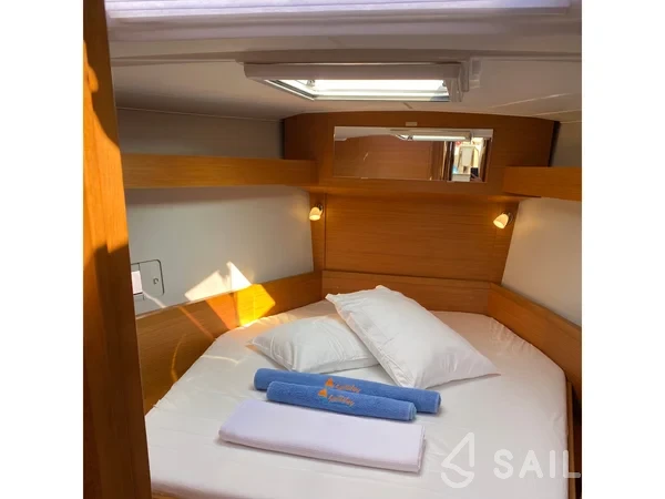Dufour 430 - Yacht Charter Sailica