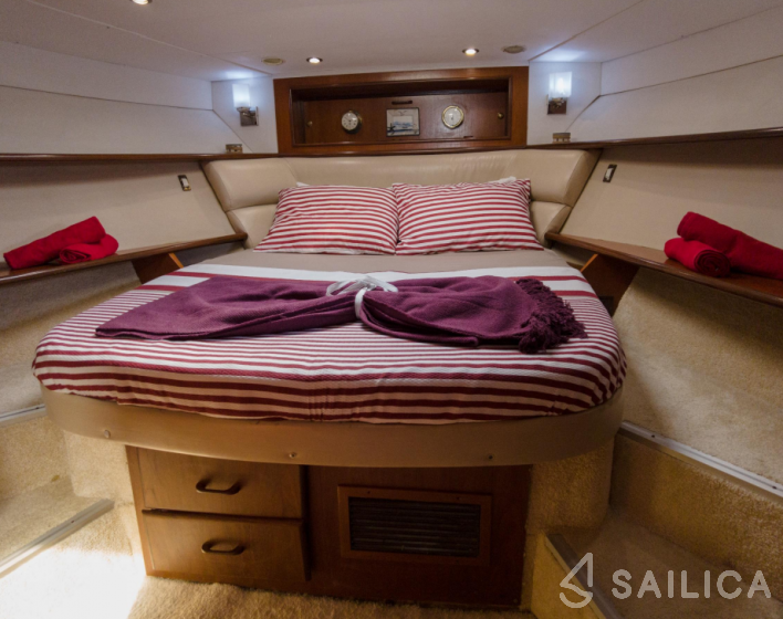 Fairline Squadron 55 - Yacht Charter Sailica