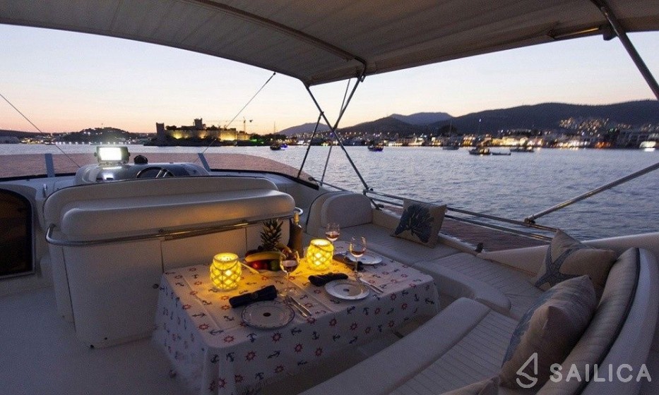 Fairline Squadron 65 - Yacht Charter Sailica