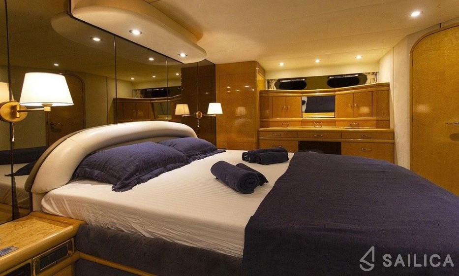 Fairline Squadron 65 - Yacht Charter Sailica