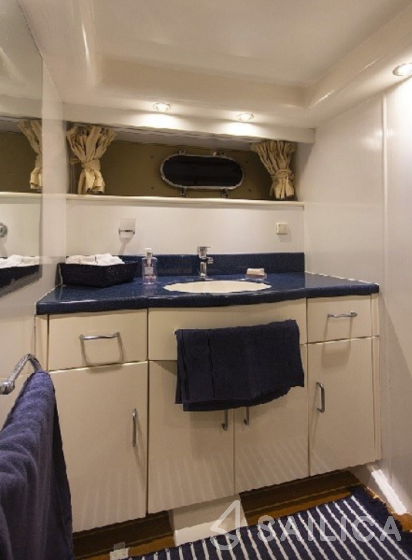 Fairline Squadron 65 - Yacht Charter Sailica